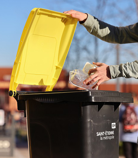 Poubelle de tri sélectif des déchets