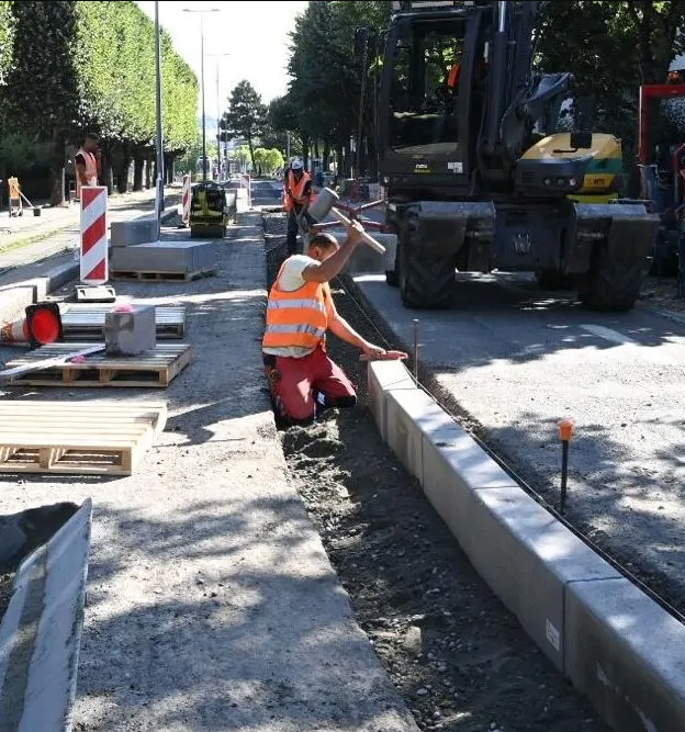 chantier de création d'une piste cyclable